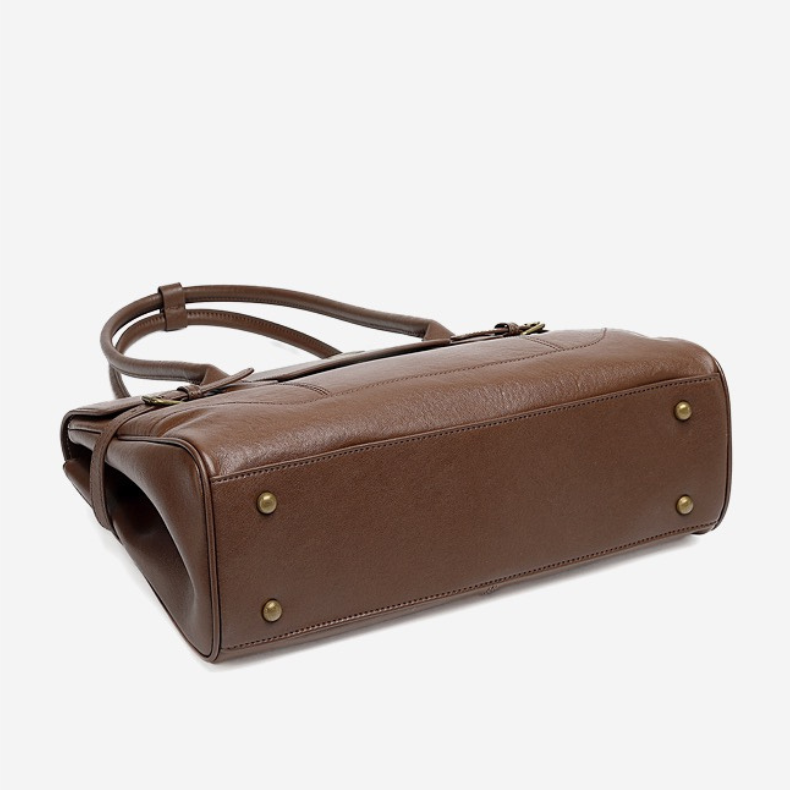 Cuirae Large Leather Tote with Zipper Divider — Carefully designed bottom
