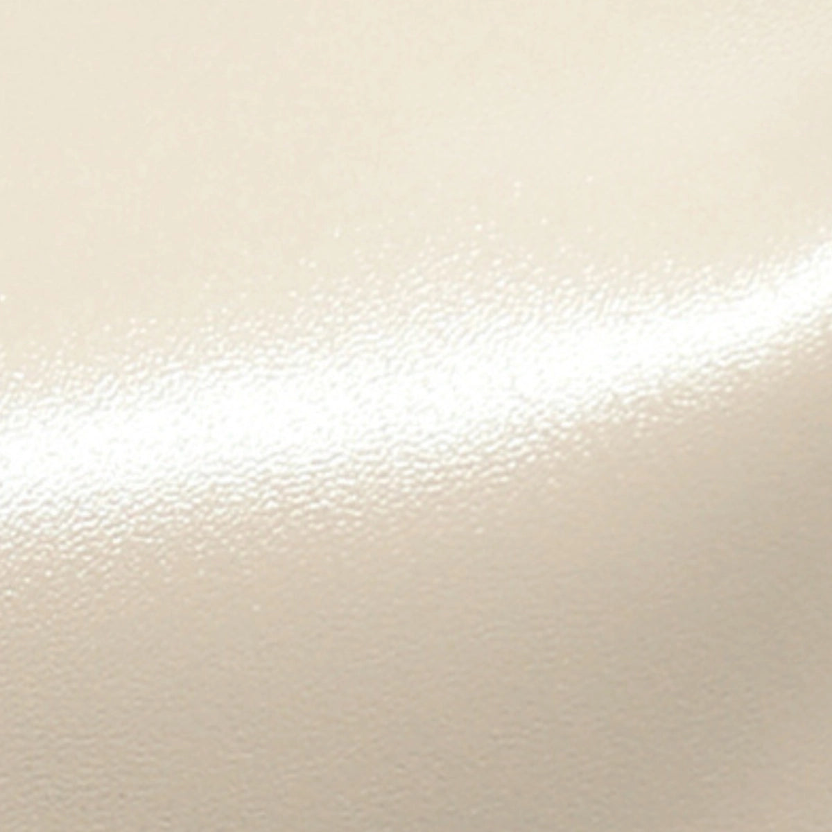 Close up of the soft cream top grain cowhide texture on the Cuirae leather handbag.