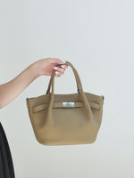 A dynamic showcase of the Cuirae genuine leather crossbody bag, highlighting its spacious interior, built-in pockets, and metal hardware details, as well as how the models demonstrate its versatility with various outfits.