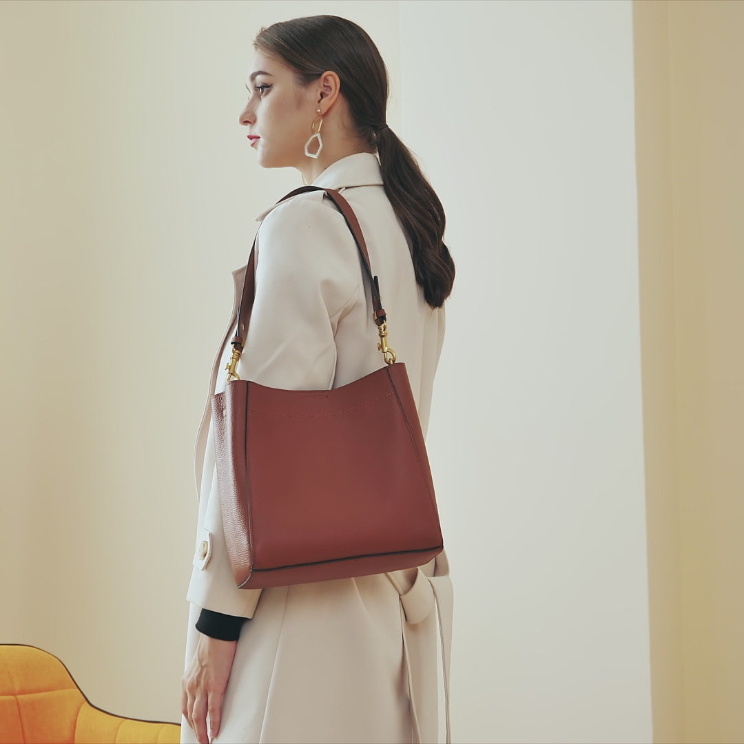 A dynamic showcase of the Cuirae genuine leather bucket bag, highlighting its appearance up close and the details, as well as how the models demonstrate its versatility with various outfits.