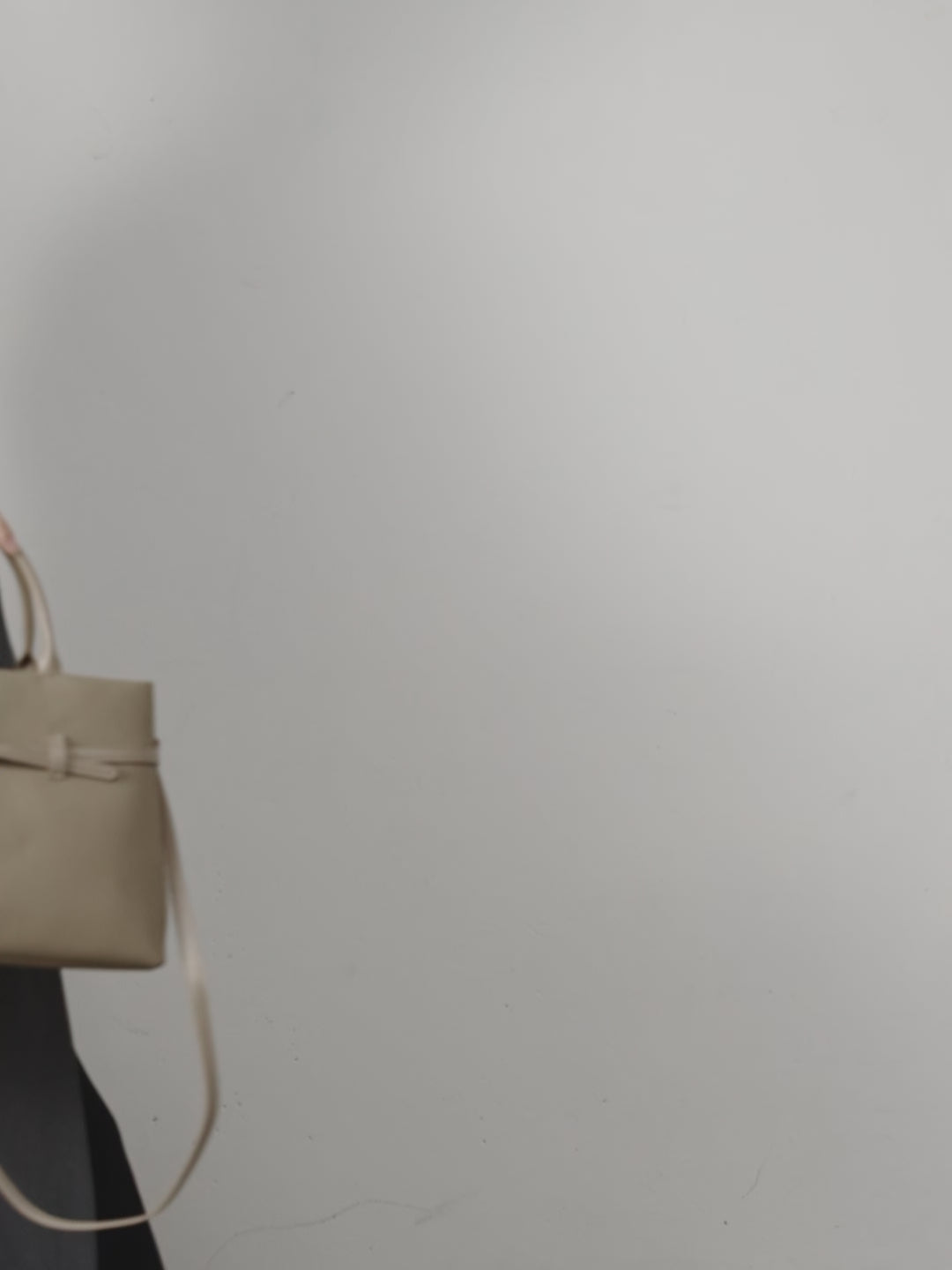 A dynamic showcase of the Cuirae genuine leather handbag, highlighting its spacious interior, built-in pockets, and metal hardware details, as well as how the models demonstrate its versatility with various outfits.