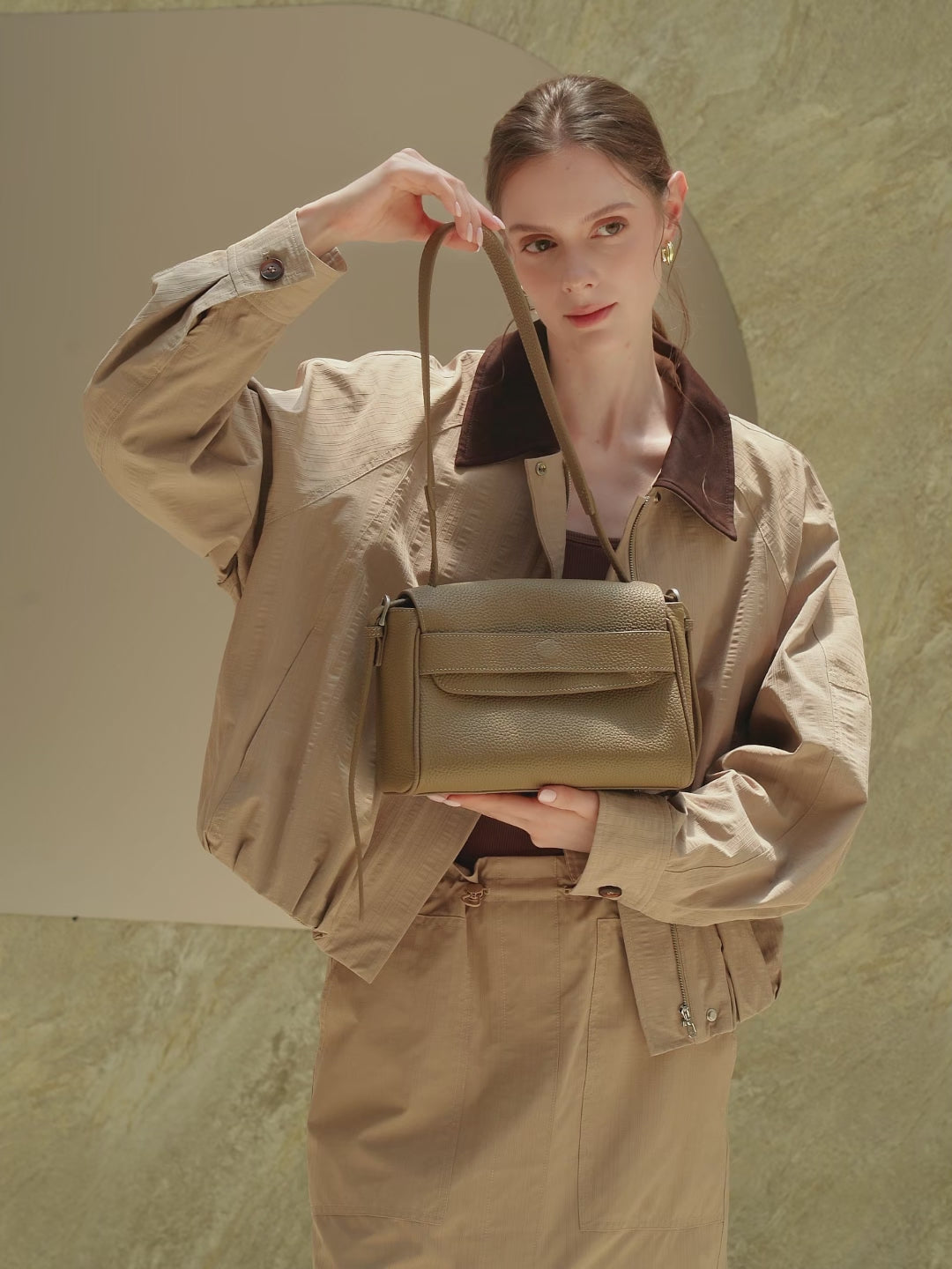 A video showcase of the Cuirae pebbled top-grain leather flap shoulder bag, featuring the three colors, organized interior, leather texture, and shoulder and crossbody styling.
