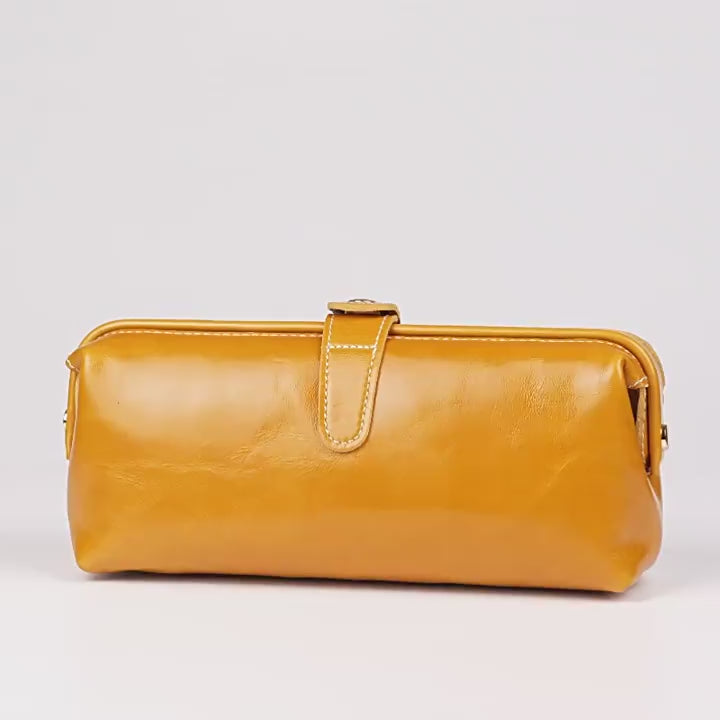 A dynamic showcase of the Cuirae genuine leather makeup bag， close-up shots of the various colored makeup bags; individual shots of the brown storage bag, showing its exterior and interior space.
