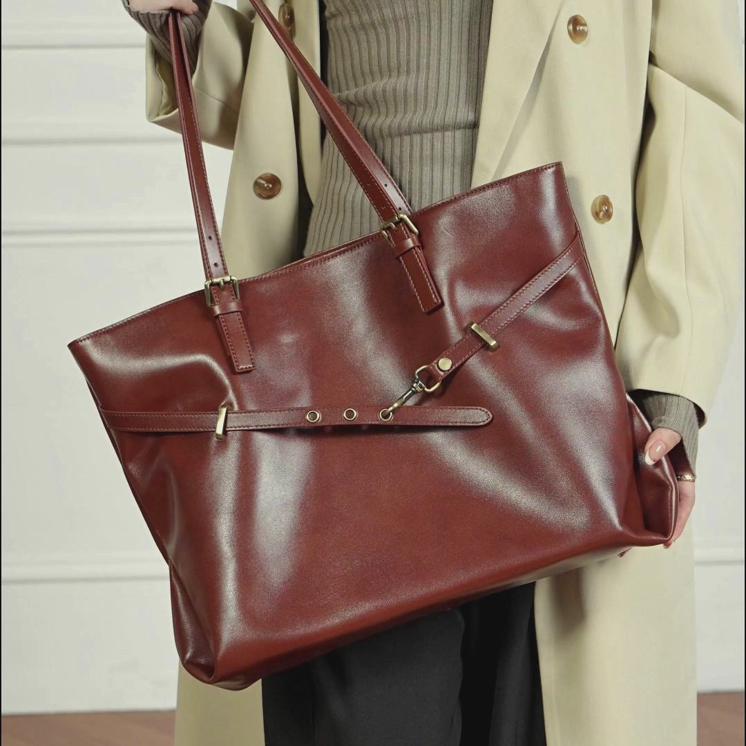 A dynamic showcase of the Cuirae genuine leather tote bag, highlighting its appearance up close and the details and metal hardware details, as well as how the models demonstrate its versatility with various outfits.